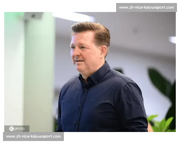 官方:蒂茨回归汉诺威执教 签约两年剑指升级 官方:蒂茨回归汉诺威执教 签约两年剑指升级